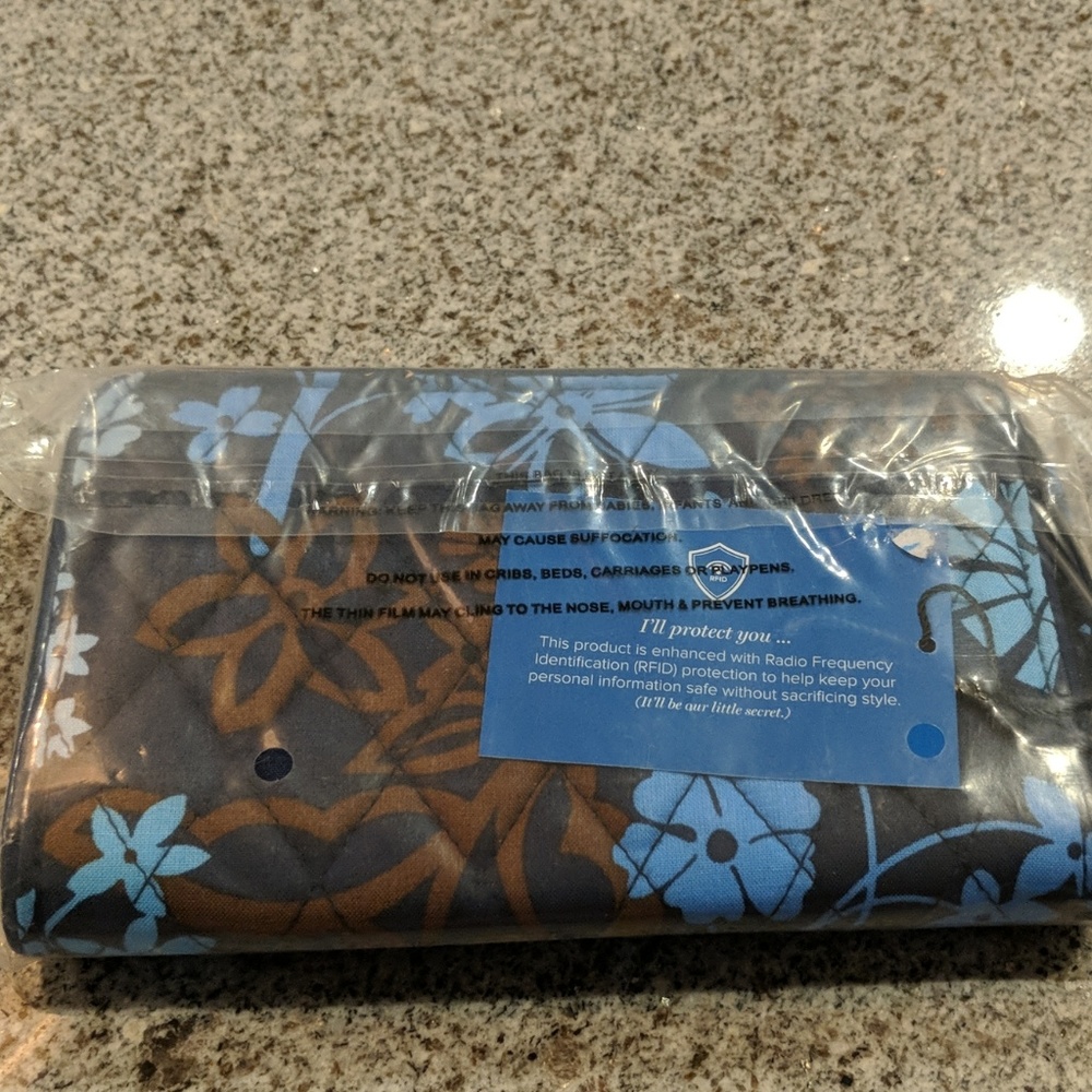 Brand New Vera Bradley wristlet